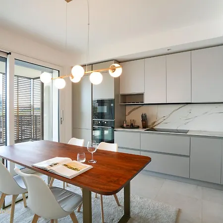 Modern House Daire